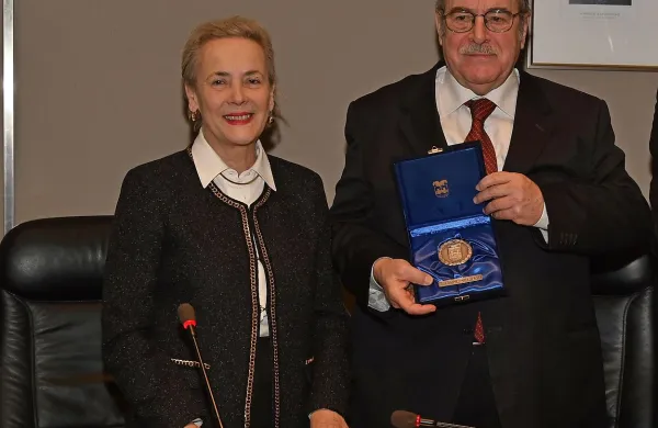 Miroslav Košuta je prejel  najvišje priznanje Tržaške pokrajine - srebrni pečat.