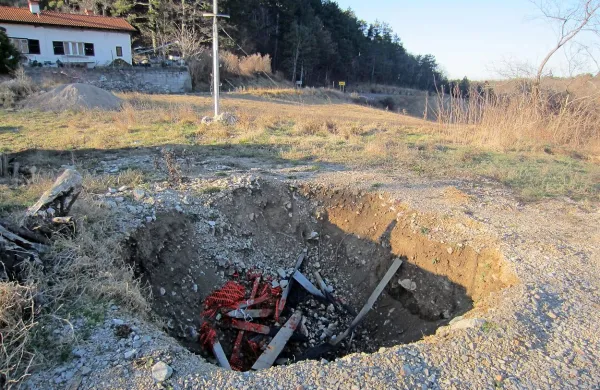 Kdo bo plačal že opravljena dela na temeljih baznih postaj, ki so bila kasneje prestavljena?