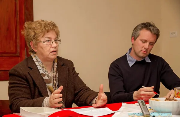 Jasna Majda Peršolja v pogovoru s Primožem Sturmanom.