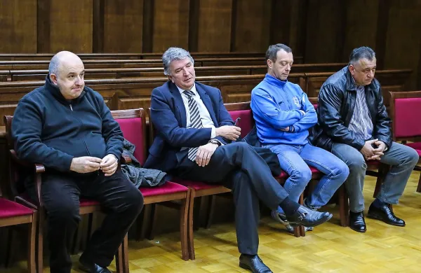 Na koprskem okrožnem sodišču  se je  začel predobravnavni narok za nekdanjega izolskega župana Tomislava Klokočovnika, njegovega brata Georga, gradbinca Martina Đerđaja in računovodjo Henrika Stanjka.