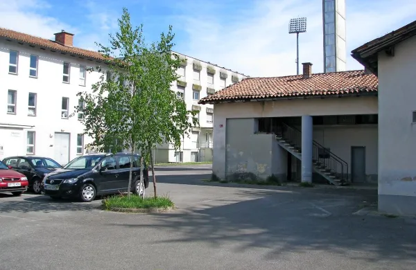 Mestna občina mora najprej obnoviti nekdanji samski dom, da bi lahko tja umestila socialne programe. Med njimi morda tudi pro bono ambulanto za osebe brez zavarovanja.