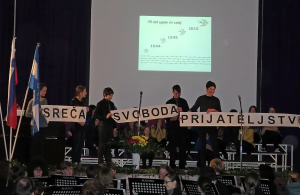 “Sreča, svoboda in prijateljstvo za prihodnost” so mladi poudarili včeraj v Komnu,  ob 70. obletnici vrnitve iz begunstva in izgnanstva.