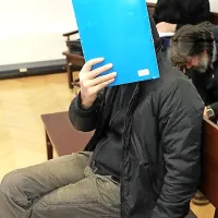 Milan Z. se je na petkovem predobravnavnem naroku ves čas skrival pred fotografskim objektivom. 