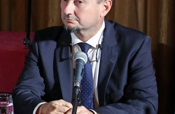  Gašpar Gašpar Mišič: “Na koprski občini se je očitno zgodila napaka, lapsus, ker je sodišče sklep o sodni poravnavi poslalo tudi obalnim občinam in so na koprski občini mislili, da morajo  delež plačati sami.”