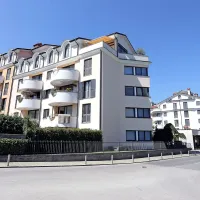 Pri gradnji Rezidence Lucija je podjetje Gašparja Gašparja Mišiča zgradilo tudi del vodovodnega omrežja. Ker se je s plačilom zapletalo, je podjetje tožilo Rižanski vodovod in tri obalne občine, konec minulega leta pa so se poravnali. 