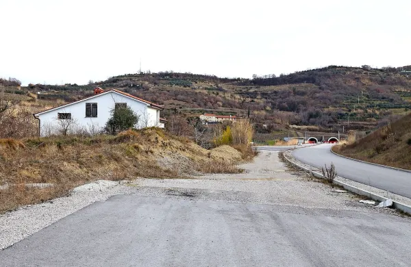 Po uvedbi CPG Nova Gorica v delo se je danes pričelo dokončanje del na trasi hitre ceste Koper-Izola.