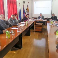 Župani posoških občin, Idrije in Cerknega in sodelavci Posoškega razvojnega centra bodo  skušali doseči, da njihovo  najslabše cestno omrežje v državi vsaj vnesejo v strategijo.