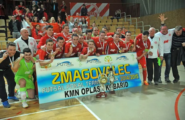 Tako so se nogometaši Oplasta še tretjič veselili osvojenega pokala Terme Olimia.