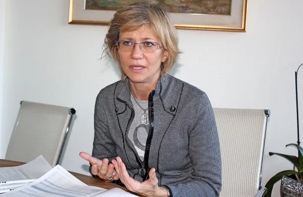 Irena Vatovec Progar, direktorica postojnskega zdravstvenega doma: “Ocenjujem, da je naša sedanja oblika organizacije urgentne službe racionalna in strokovna. Imamo izredno dobre rezultate glede dostopnega časa in uspešnih oživljanj.”