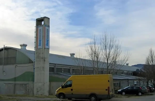 V nekaj let praznih halah v Ajdovščini je  dobilo delo 26 ljudi. 