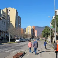 Ena od predlaganih novosti je tudi, da bi mestni avtobus vozil po Ulici Gradnikove brigade, ki je najbolj obljudena mestna četrt v Novi Gorici, a začuda popolnoma “nepokrita” z javnim potniškim prometom. 