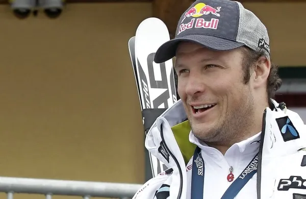 Norveški alpski smučar Aksel Lund Svindal je zavoljo težav z Ahilovo tetivo in po posvetu z zdravniki končal sezono 2014/15. 
