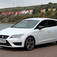 Seat leon cupra: navzven skoraj običajni družinski avto ... A 
bistvo je očem skrito ...