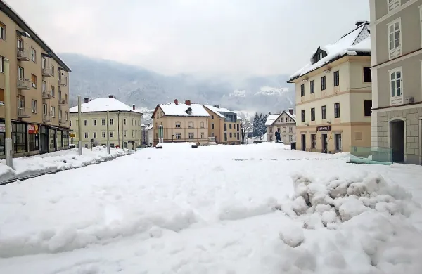 Del Idrijčanov rado potoži, da ima mesto trg nebeškega miru, a ko se na njem ali v soseščini dogaja, drugi del na občino piše pritožbe zaradi hrupa ...