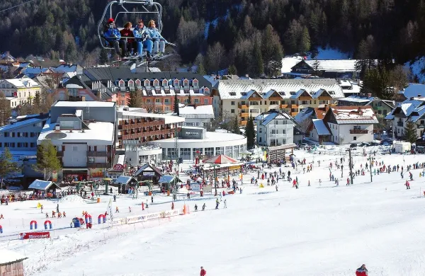 Kranjska Gora se je uvrstila med top 50 smučarskih destinacij v letu 2015. 