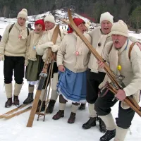 Po starem vijugali po zadnjih zaplatah snega