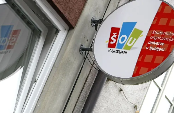  Predsedstvo ŠOU v Ljubljani na današnji seji ni sprejelo pogodbe o financiranju Zavoda Radio Študent za letošnje leto, kar po mnenju direktorja Tomaža Zaniuka pomeni, da radio ostaja brez osnovnega financiranja.