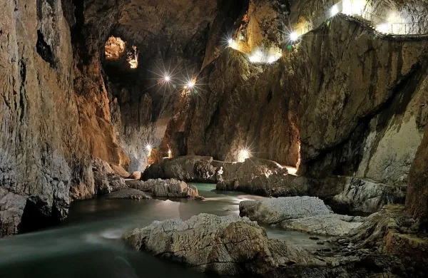 V Parku Škocjanske jame se pripravljajo na obnovo razsvetljave in turističnih poti v jami ter kontrolnih točk. 
