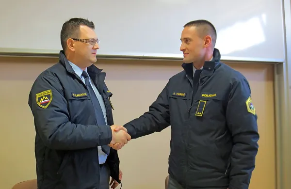  Piransko policijsko postajo od včeraj vodi Aleš Kordič (desno), ki je bil doslej  pomočnik komandirja.