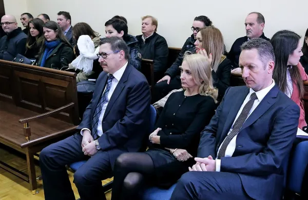 Višje sodišče je pritožbo na prvostopenjsko sodbo (z desne)  Borisu Popoviču, Sabini Mozetič in Rajku Sredniku pretresalo 5. februarja.