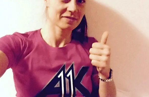 Anže Kopitar je Tini Maze podaril majico.