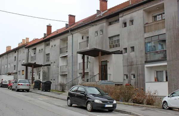 Pri reševanju problematike neplačnikov v občinskih najemniških stanovanjih je občina razpeta med zaščito svojega interesa in socialno stisko posameznikov. Fotografija je simbolična. 