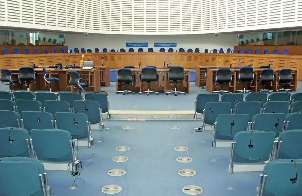V Združeni levici 23 let po nezakonitem izbrisu stalnih prebivalcev in po 23 letih upiranja slovenskih oblasti, da bi celovito uredile njihov položaj, ugotavljajo, da problem izbrisanih prebivalcev ni dokončno rešen. Med drugim so opozorili, da ne