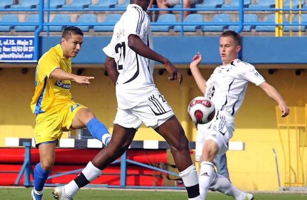 Erik Salkić (desno) na arhivski fotografiji s “stare” Bonifike v dresu propadlega Interblocka.