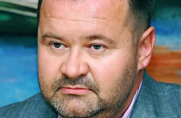 Aleš Hauc je nadzornemu svetu Nove Kreditne banke Maribor (NKBM) podal predlog za sporazumno razrešitev s položaja predsednika uprave druge največje slovenske banke, ki je v zadnji fazi privatizacije. 