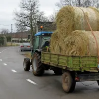 Vsa neregistrirana kmetijska in gozdarska vozila morajo imeti po novem vsak lok ali kabino.