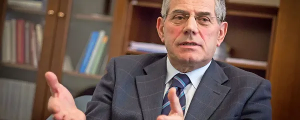 &ldquo;Sodniki bi vedno morali imeti pred seboj ustavo.&rdquo;