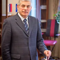 &ldquo;Sodniki bi vedno morali imeti pred seboj ustavo.&rdquo;