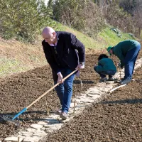 Začelo se je z rahlanjem zemlje. Na pomoč je priskočil tudi direktor KZ Agraria Robert Fakin.