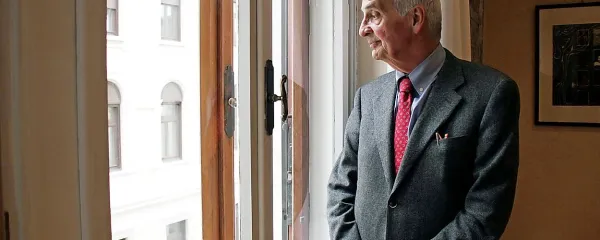 Vanja Lokar (1939) je “za neprecenljiv prispevek k ohranjanju slovenstva med rojaki v  Italiji” pred kratkim iz rok ministra Gorazda Žmavca prejel priznanje  Urada za Slovence v zamejstvu in po svetu.
 