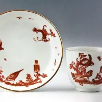  V Lokarjevi zbirki porcelana je tudi skodelica s krožnikom iz beneške manufakture Cozzi  iz let  1770 - 1775.   