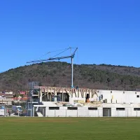 Obnova slačilnic in objektov ob sežanskem stadionu bo občinsko blagajno predvidoma olajšala za 800.000 evrov.
 