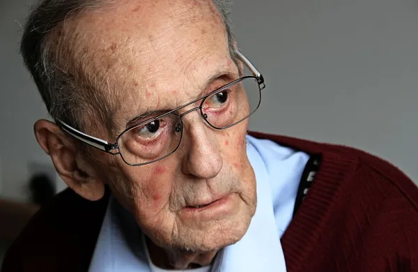 V sredo je umrl Dušan Moravec (1920-2015), ki je bil soustanovitelj in prvi dramaturg Mestnega gledališča ljubljanskega. 