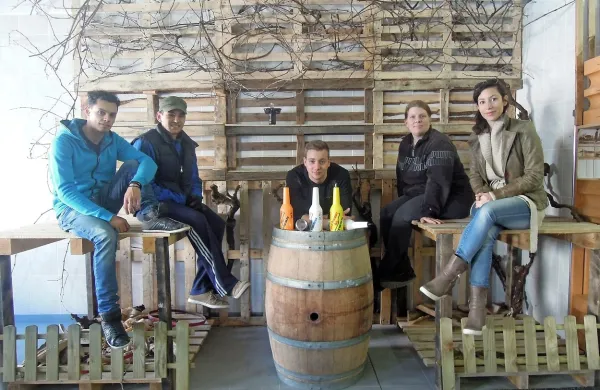 Del ekipe Akademije za prihodnost in barmanske akademije (z leve): Juljen Faganelj, Marko Stankovič, Matej Bertoncelj, Darka Brajko in Ksenija Sobota.