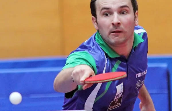 Najboljši slovenski namiznoteniški igralec Bojan Tokič se je po osmih letih vrnil na državno prvenstvo in na Jesenicah dokazal, da je v Sloveniji še vedno najboljši.