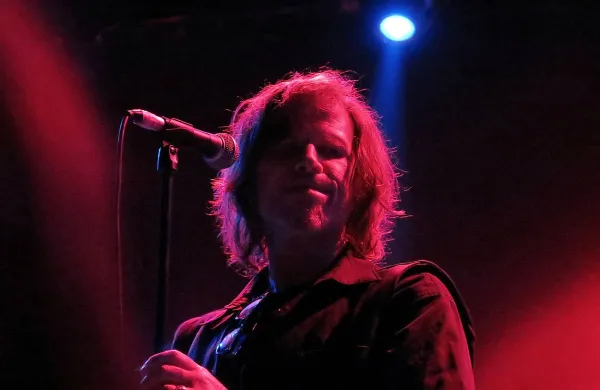 Temačni Mark Lanegan prepeva iz vse gostejšega mraka.