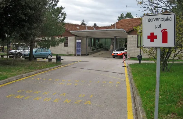 Zdravstveni dom v Luciji je po 30 letih, odkar je bil zgrajen, že dotrajan in energetsko potraten.