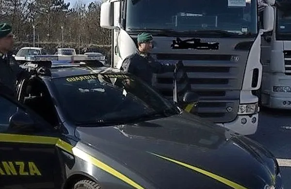Finančni stražniki so tovornjak, s katerim je Slovenec prevažal dizelsko gorivo, zasegli.