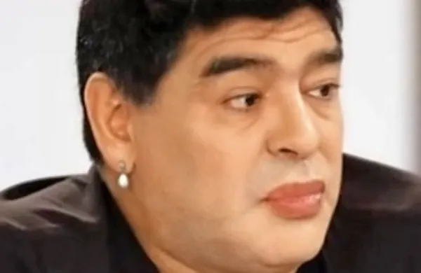 54-letni nogometni zvezdnik Diego Maradona je pred kratkim na enem od televizijskih šovov presenetil z novo podobo. 