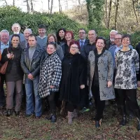 Med ustanovnimi člani konzorcija so med drugim  Rudi Bak, Boris Čok, Mitja Kobal, Dušan Okoren, Ivan Pavlin in Zdravko Škrlj, občine Divača,  Hrpelje-Kozina in  Devin Nabrežina, Odbor za ločeno upravo jusarskega premoženja z Opčin, društvo Univerza za