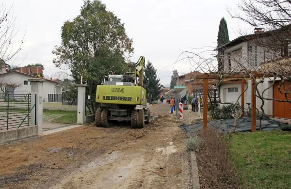 Gradbinci so opravili že dobri dve tretjini del, a se morajo zdaj ustaviti. 
