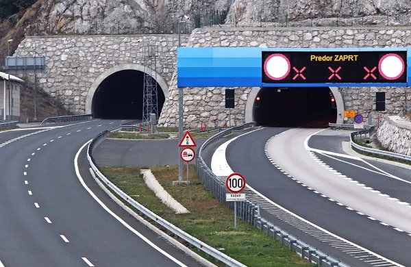 V predoru Kastelec bodo od danes zapore avtocestnega odseka Kozina-Črni Kal.