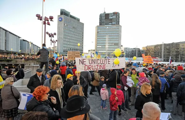 Shoda v podporo družinam, v katerih so poleg otrok še mati in oče, so se udeležili predstavniki različnih generacij. 