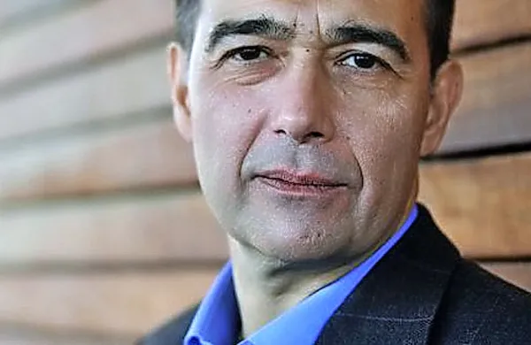 Danes je v 57. letu starosti na Dunaju umrl velikan jugoslovanske glasbene scene in frontman zasedbe Idoli Vlada Divljan.