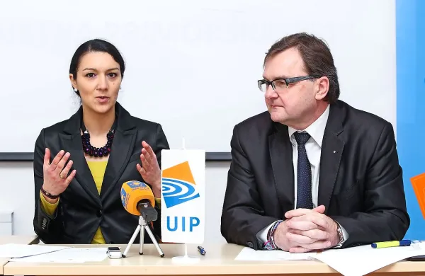 Predsednica strokovne komisije Tina Kociper in direktor UIP Dorijan Maršič sta z letošnjimi podjetniškimi idejami zelo zadovoljna.