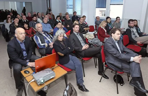   Javne obravnave se je sinoči udeležilo približno 40 krajanov, načrti za termalno riviero pa bodo razgrnjeni še do 17. marca. Do takrat je mogoče podati tudi pripombe.  